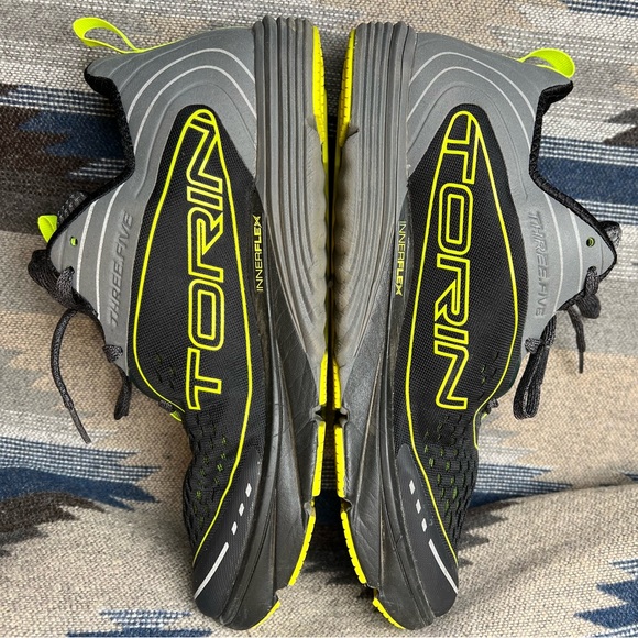 Men’s Altra Torin size 9 Black, Grey and Neon Yellow - Picture 6 of 9
